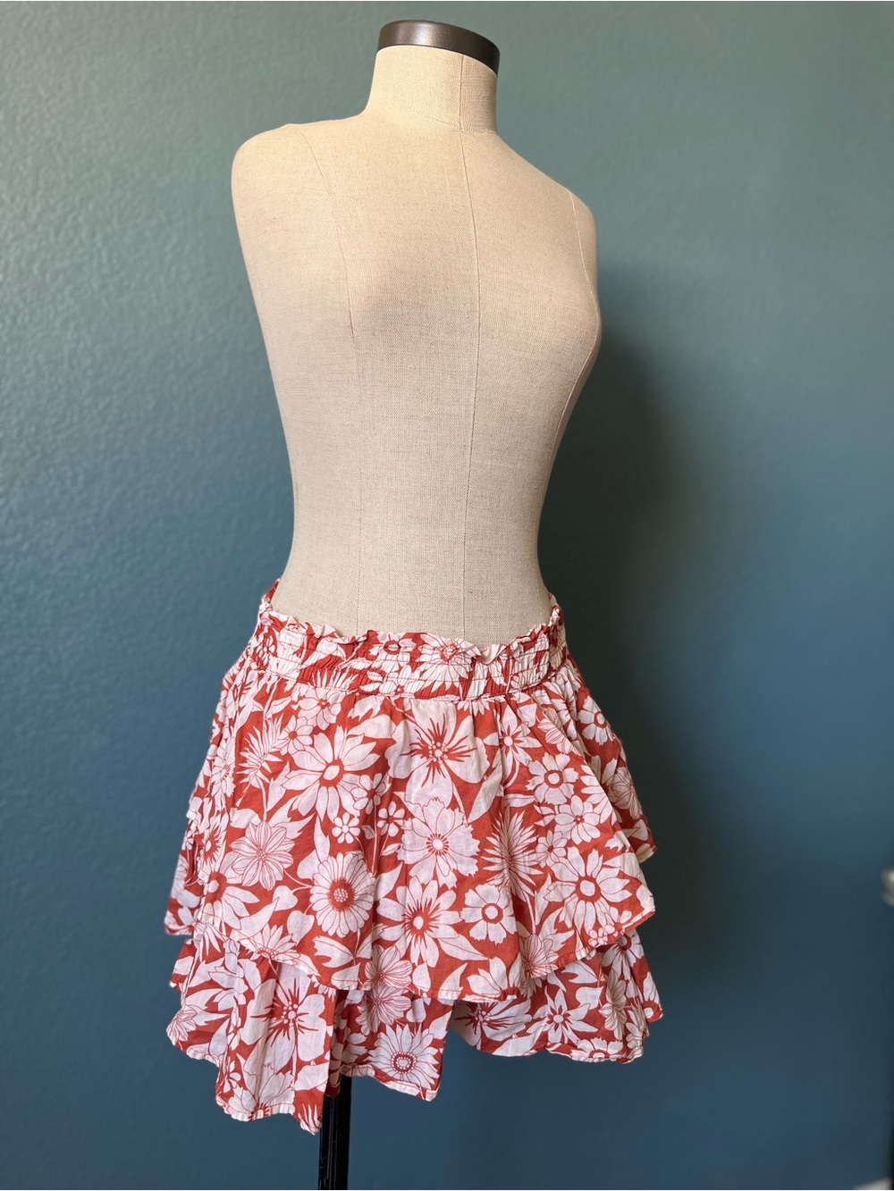 American Eagle Outfitters Coral and White Floral Tiered Mini Skirt